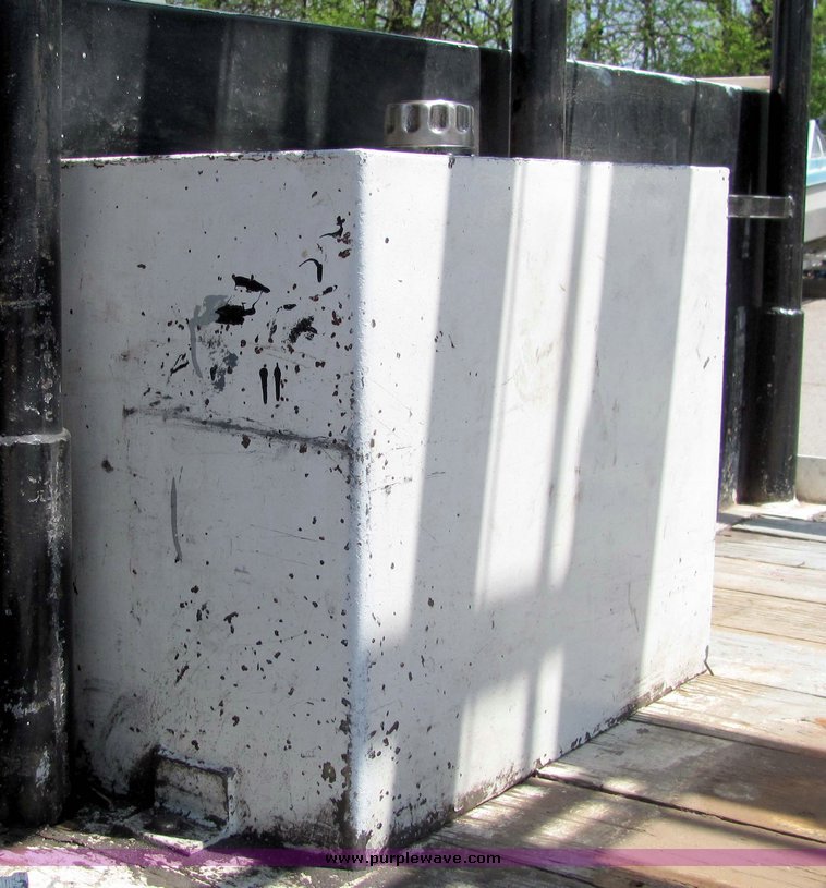 image for item 4258 1993 Ford F700 ladder truck