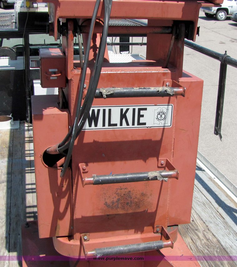 image for item 4258 1993 Ford F700 ladder truck