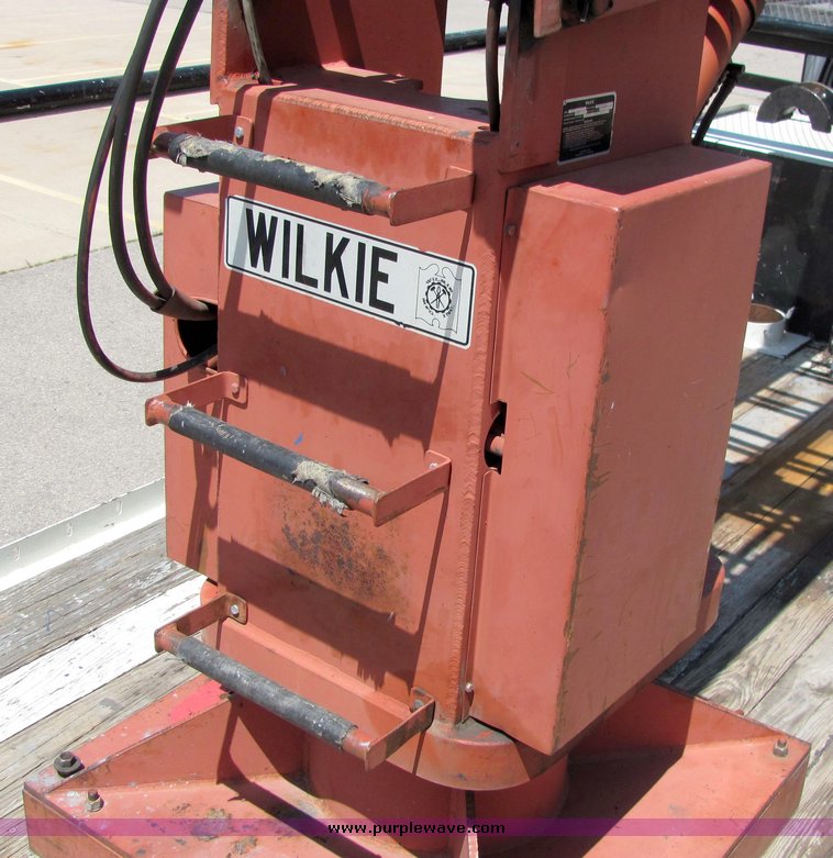 image for item 4258 1993 Ford F700 ladder truck