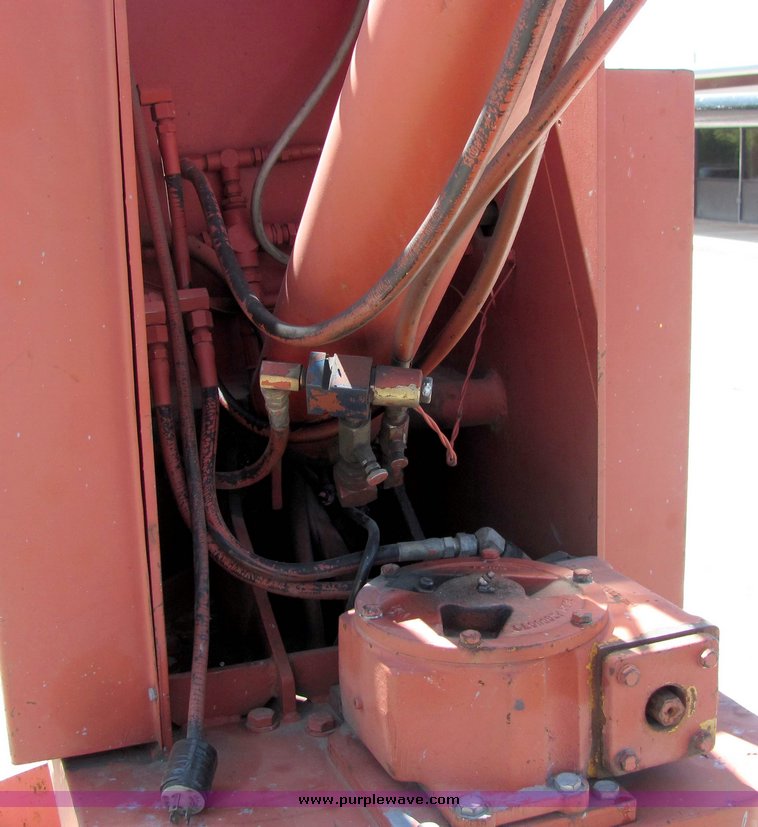 image for item 4258 1993 Ford F700 ladder truck