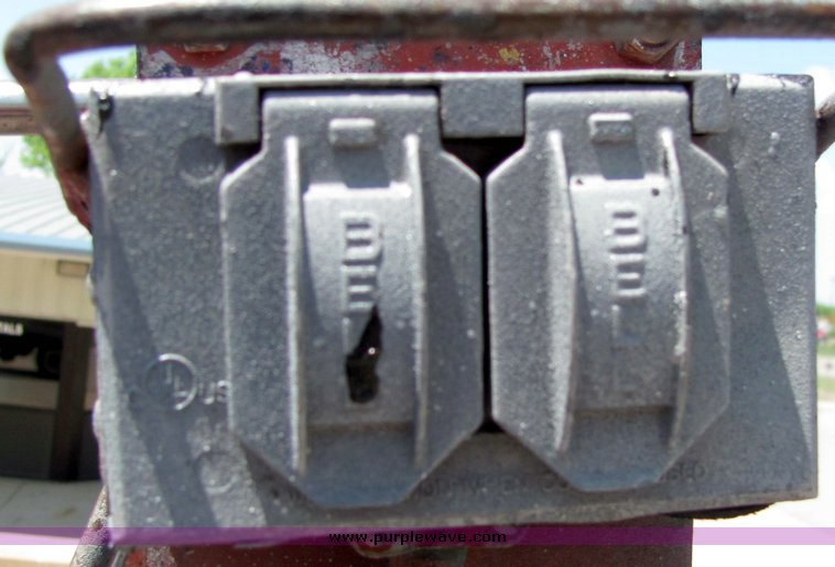 image for item 4258 1993 Ford F700 ladder truck