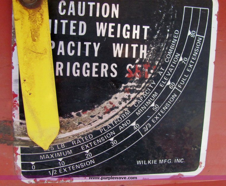 image for item 4258 1993 Ford F700 ladder truck