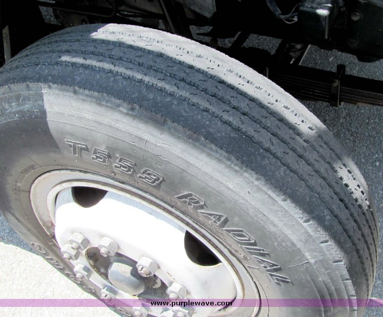 image for item 4258 1993 Ford F700 ladder truck