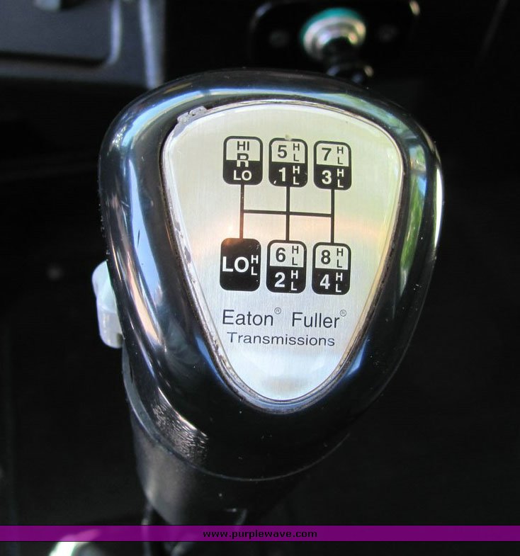 image for item 4301 2000 Peterbilt Conventional 378 semi truck