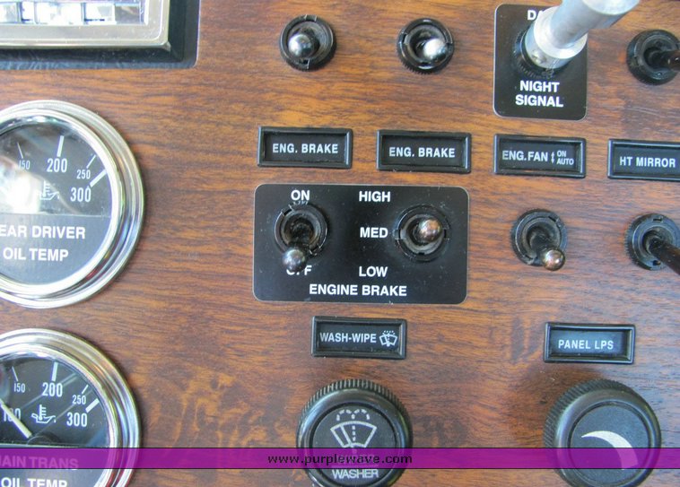 image for item 4301 2000 Peterbilt Conventional 378 semi truck