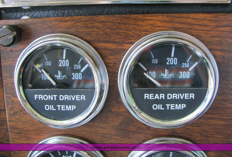 image for item 4301 2000 Peterbilt Conventional 378 semi truck