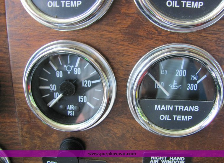 image for item 4301 2000 Peterbilt Conventional 378 semi truck