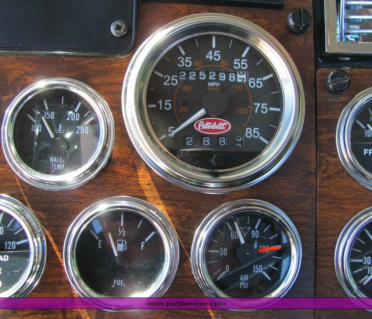 image for item 4301 2000 Peterbilt Conventional 378 semi truck