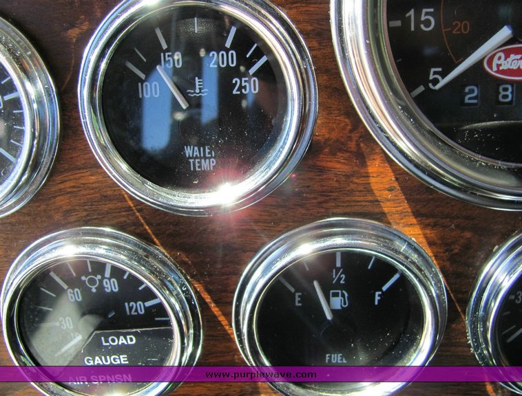 image for item 4301 2000 Peterbilt Conventional 378 semi truck