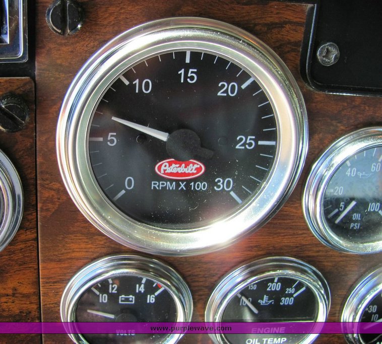 image for item 4301 2000 Peterbilt Conventional 378 semi truck