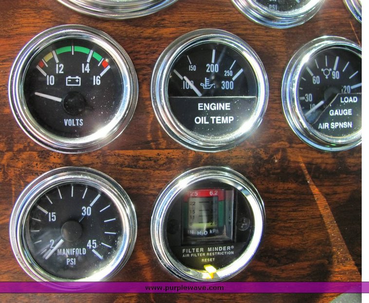 image for item 4301 2000 Peterbilt Conventional 378 semi truck