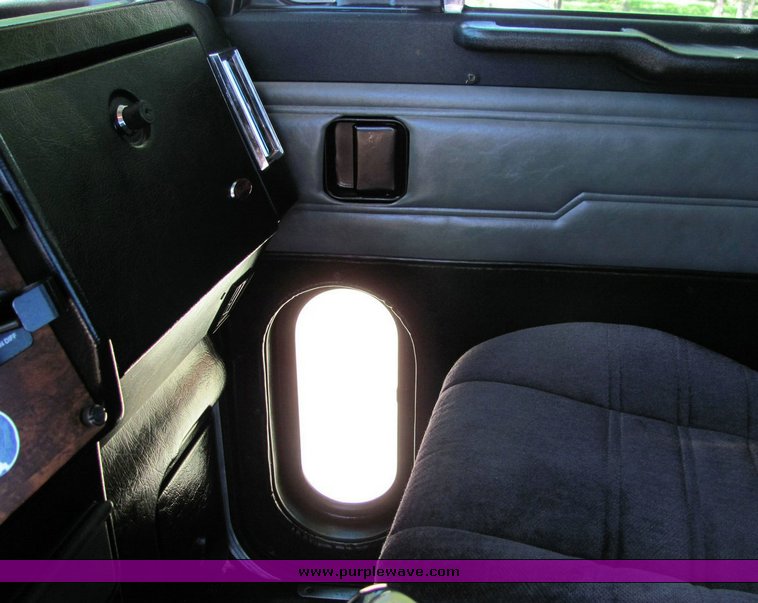 image for item 4301 2000 Peterbilt Conventional 378 semi truck