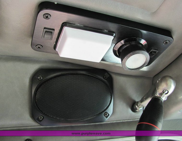 image for item 4301 2000 Peterbilt Conventional 378 semi truck