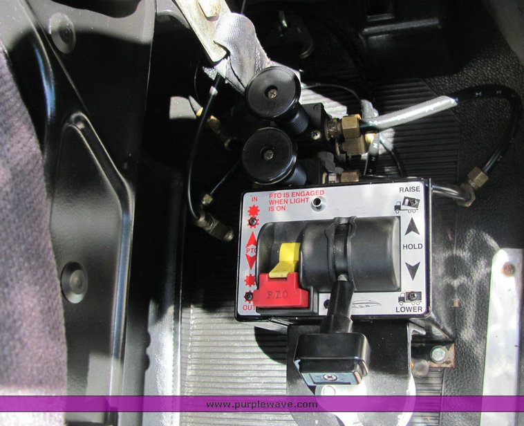 image for item 4301 2000 Peterbilt Conventional 378 semi truck