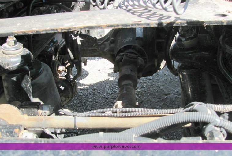 image for item 4301 2000 Peterbilt Conventional 378 semi truck