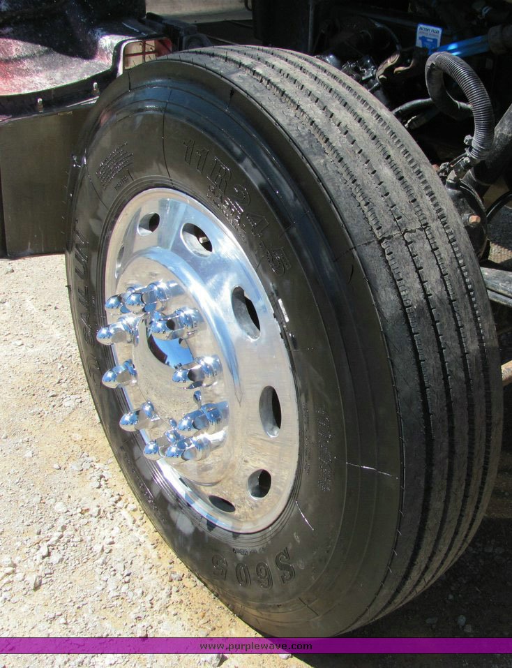 image for item 4301 2000 Peterbilt Conventional 378 semi truck