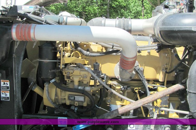 image for item 4301 2000 Peterbilt Conventional 378 semi truck