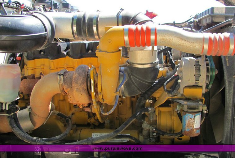 image for item 4301 2000 Peterbilt Conventional 378 semi truck