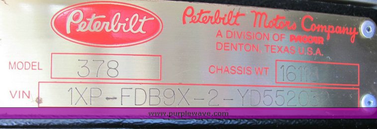 image for item 4301 2000 Peterbilt Conventional 378 semi truck