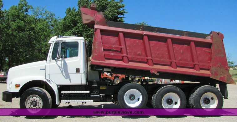 image for item 4302 2000 Freightliner FL112 dump truck