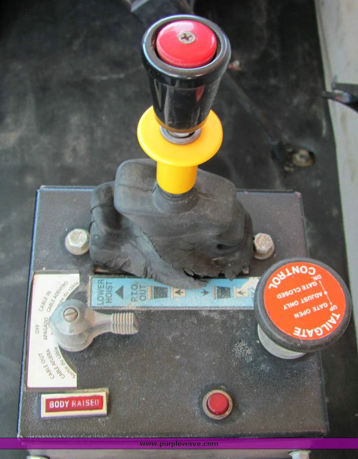 image for item 4302 2000 Freightliner FL112 dump truck