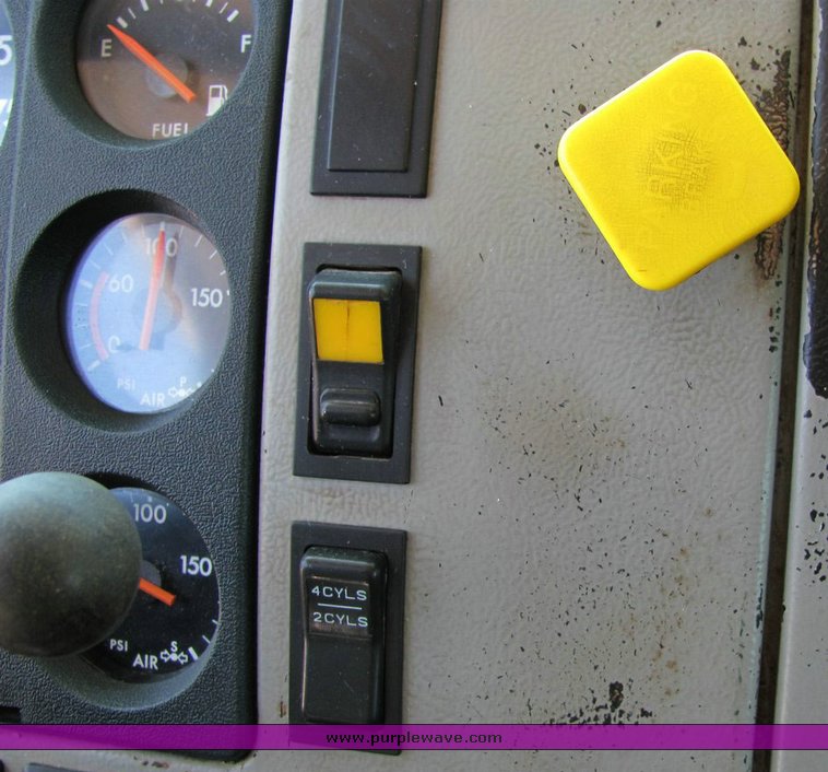 image for item 4302 2000 Freightliner FL112 dump truck