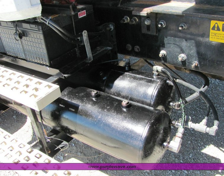 image for item 4302 2000 Freightliner FL112 dump truck