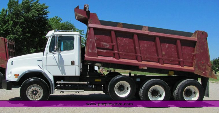 image for item 4303 2000 Freightliner FL112 dump truck