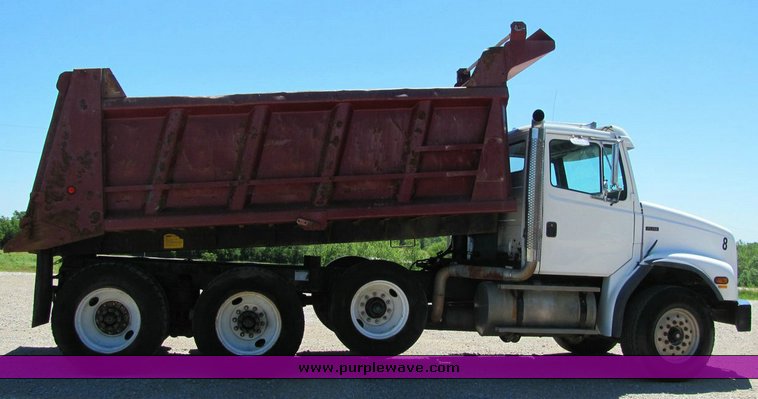 image for item 4303 2000 Freightliner FL112 dump truck