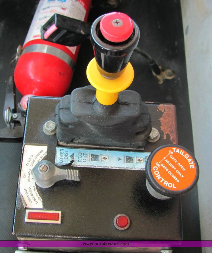 image for item 4303 2000 Freightliner FL112 dump truck