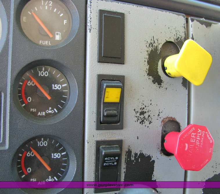 image for item 4303 2000 Freightliner FL112 dump truck