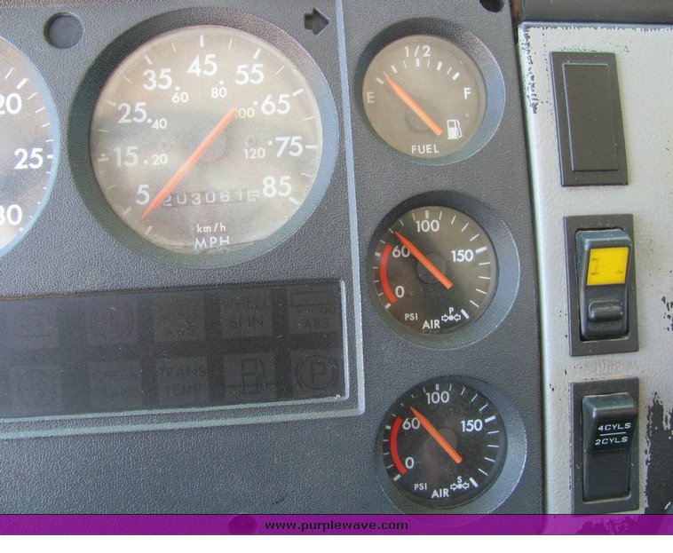 image for item 4303 2000 Freightliner FL112 dump truck