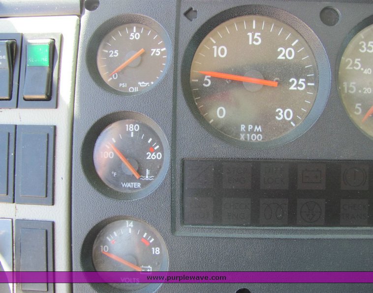 image for item 4303 2000 Freightliner FL112 dump truck