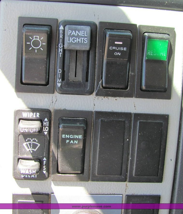 image for item 4303 2000 Freightliner FL112 dump truck