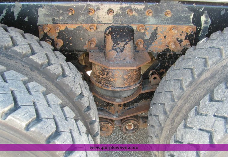 image for item 4303 2000 Freightliner FL112 dump truck