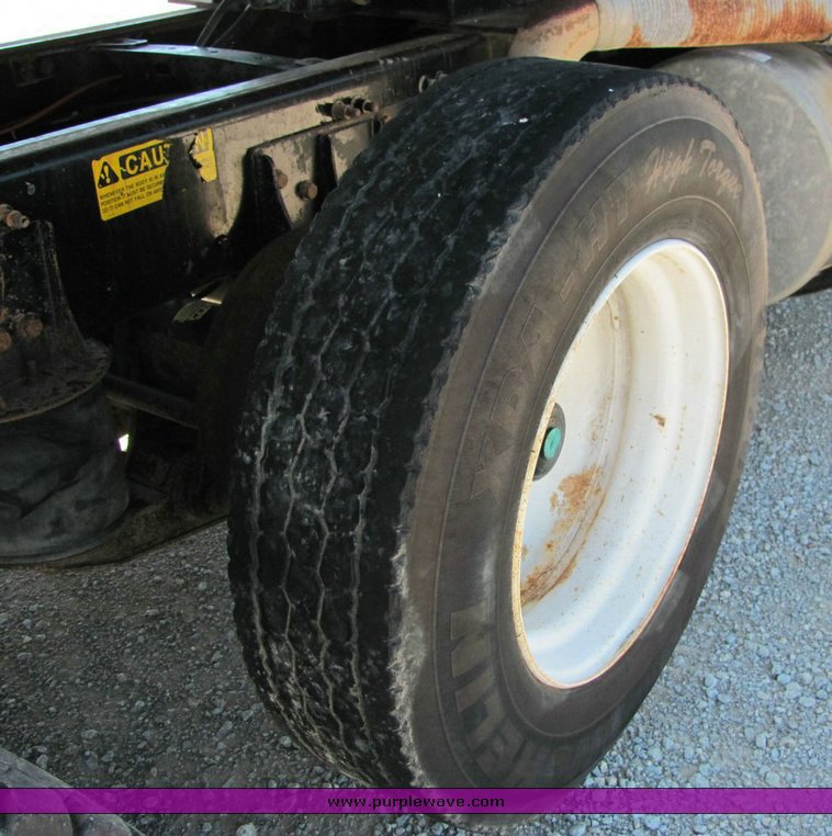 image for item 4303 2000 Freightliner FL112 dump truck