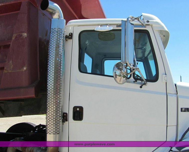 image for item 4303 2000 Freightliner FL112 dump truck