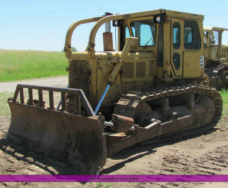 image for item 4304 1975 Caterpillar D6C dozer
