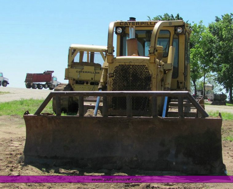 image for item 4304 1975 Caterpillar D6C dozer