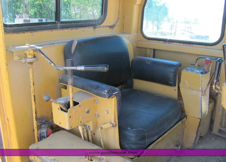 image for item 4304 1975 Caterpillar D6C dozer