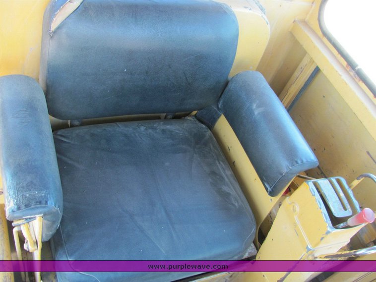 image for item 4304 1975 Caterpillar D6C dozer