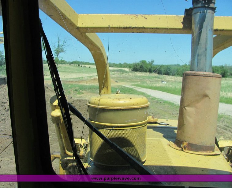 image for item 4304 1975 Caterpillar D6C dozer