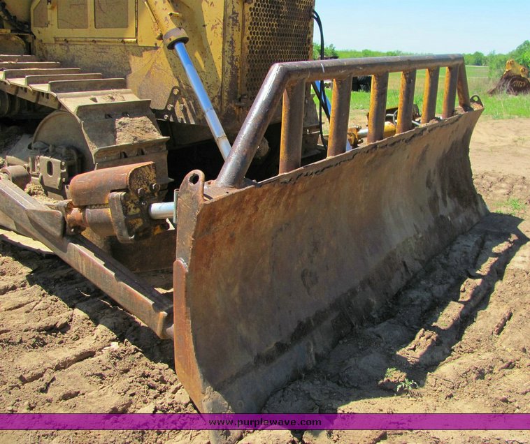 image for item 4304 1975 Caterpillar D6C dozer