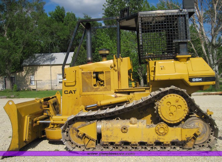 image for item 4713 Caterpillar D5H dozer