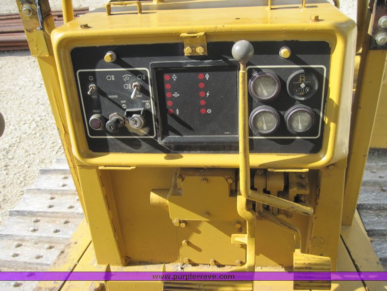 image for item 4713 Caterpillar D5H dozer