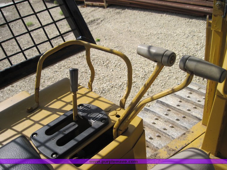 image for item 4713 Caterpillar D5H dozer