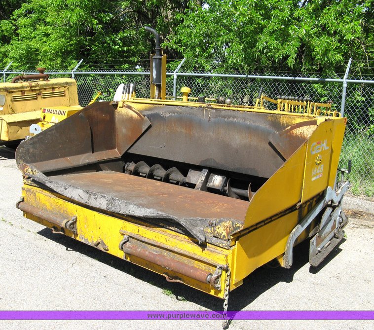 image for item 5005 Gehl 1448 asphalt paver