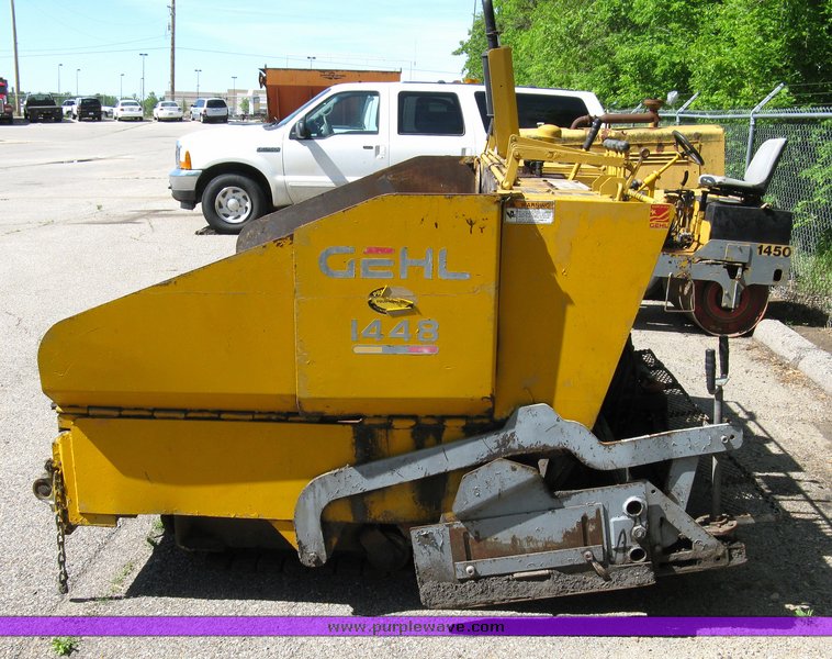 image for item 5005 Gehl 1448 asphalt paver