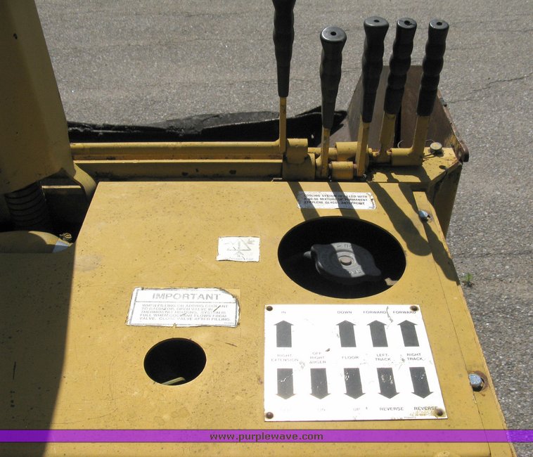 image for item 5005 Gehl 1448 asphalt paver