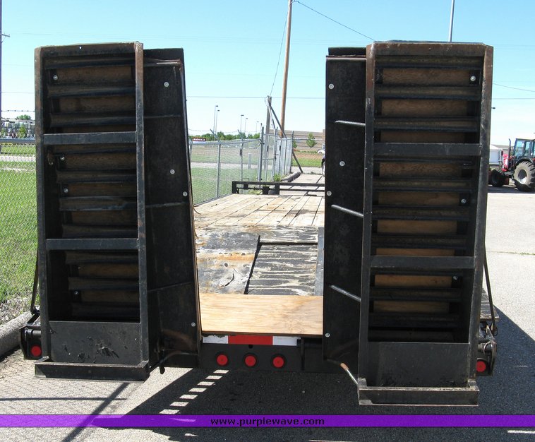 image for item 5008 2004 PJ 20' pintle hitch trailer